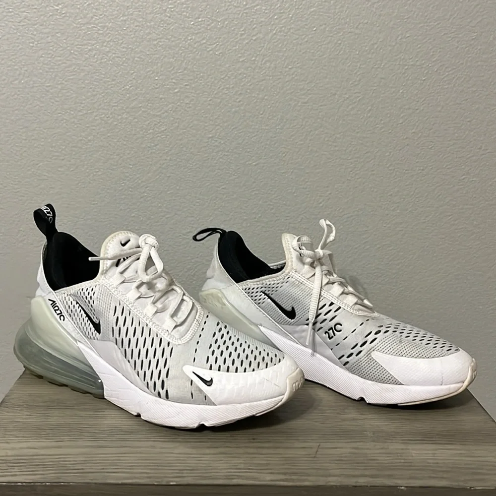 Nike Air Max 270 sneaker. Size 8.5. Good Pre-owned condition. - Picture 2 of 6